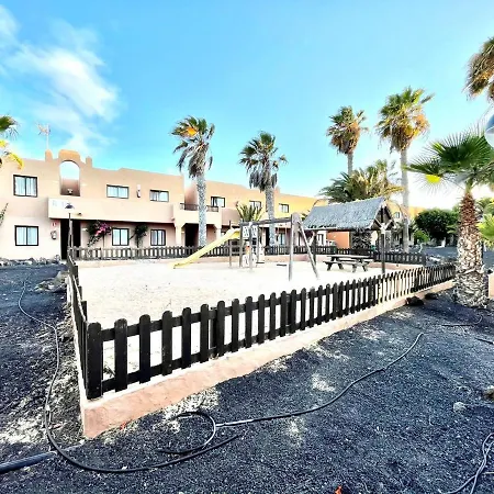 Apartamento Con Wifi, Vista A La Piscina, Cerca Playa En Corralejo Apartment *